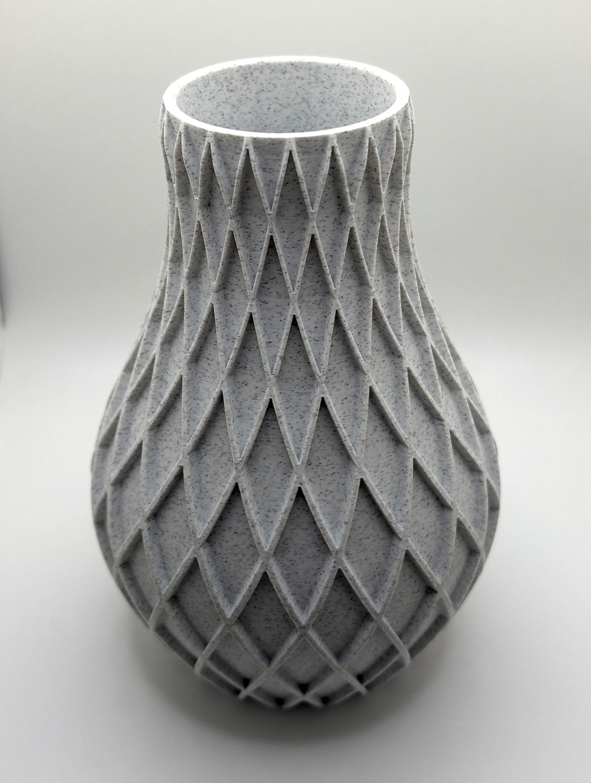 Vase mit Rautenmuster