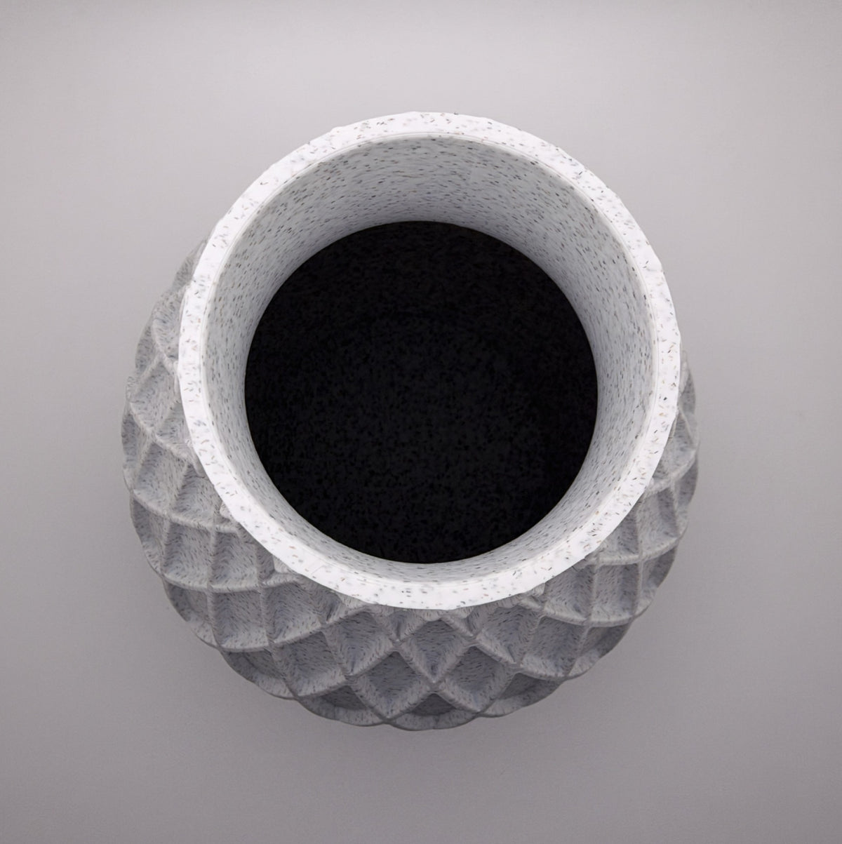 Vase mit Rautenmuster