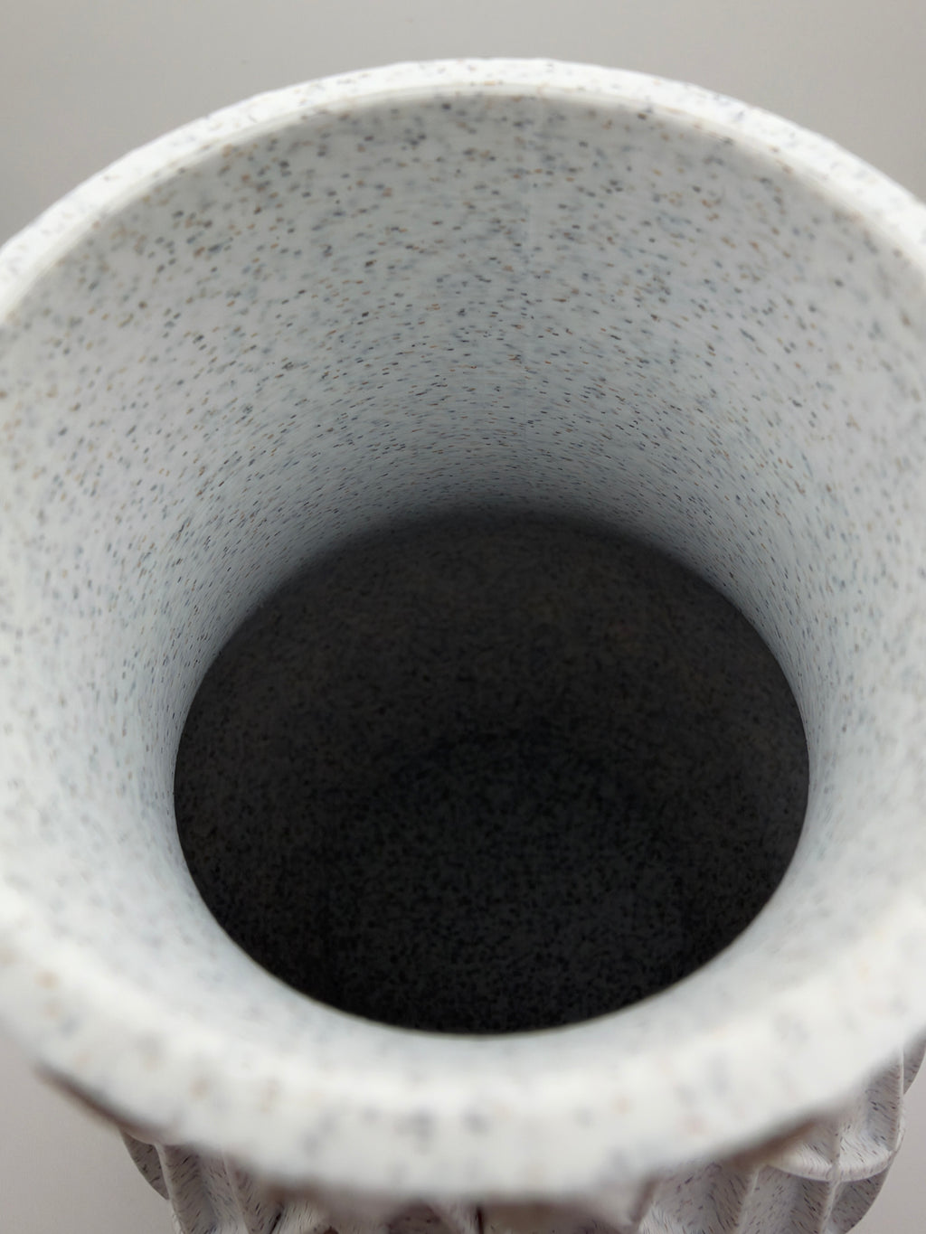 Vase mit Rautenmuster